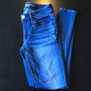 Super stretch, dark wash jeggings (size 6) - AE